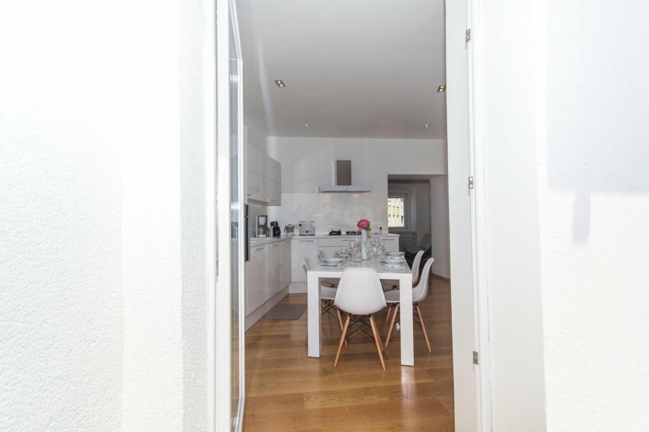 Appartment In Center With Parking Pula Exterior photo